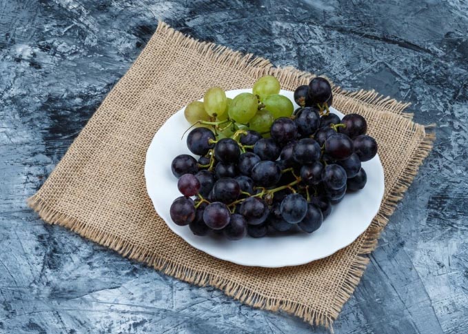 How many black grapes can I eat a day